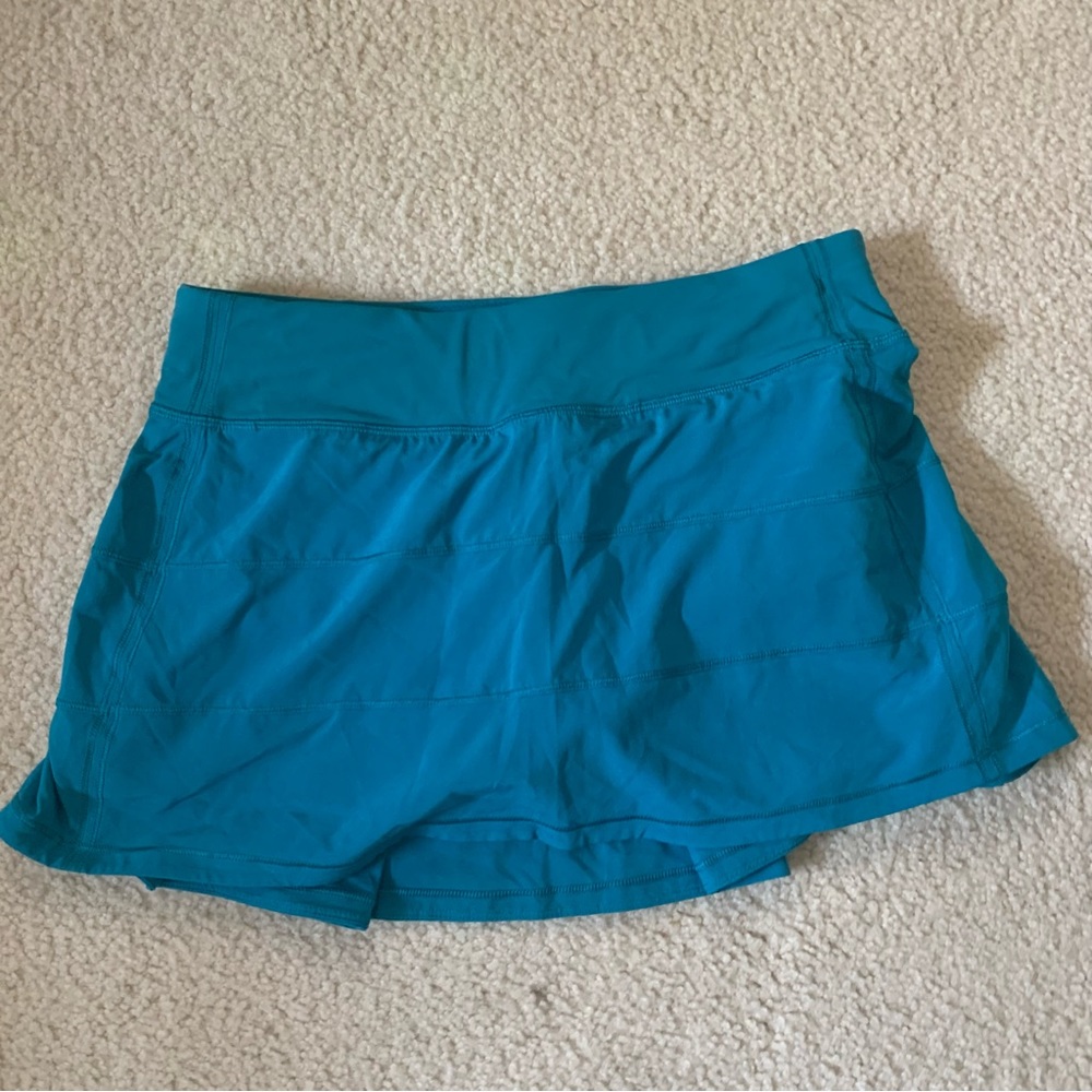 Lululemon teal tennis skirt in size 6